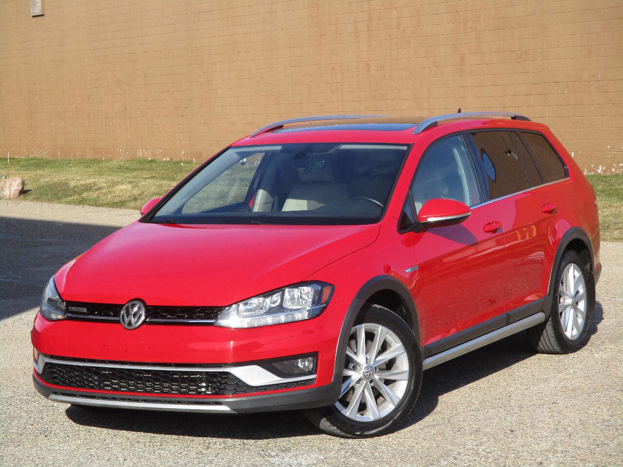Used 2018 Volkswagen Golf Alltrack SE image 3