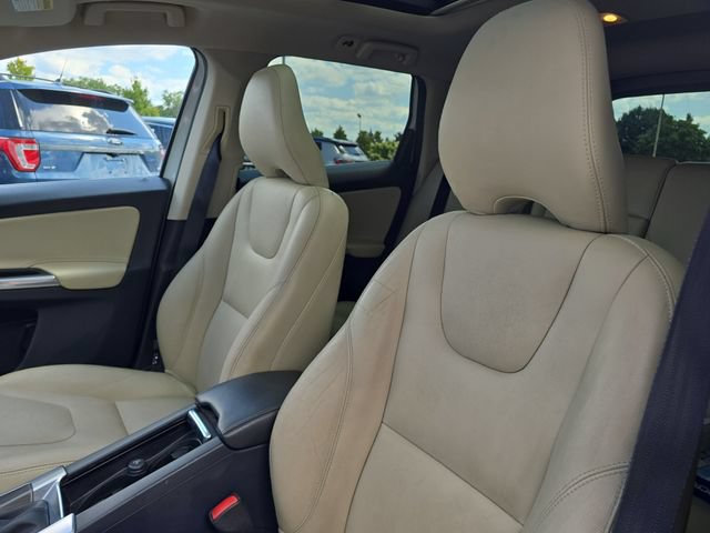 Used 2016 Volvo XC60 T6 w/ Protection Package AWD/4WD image 5