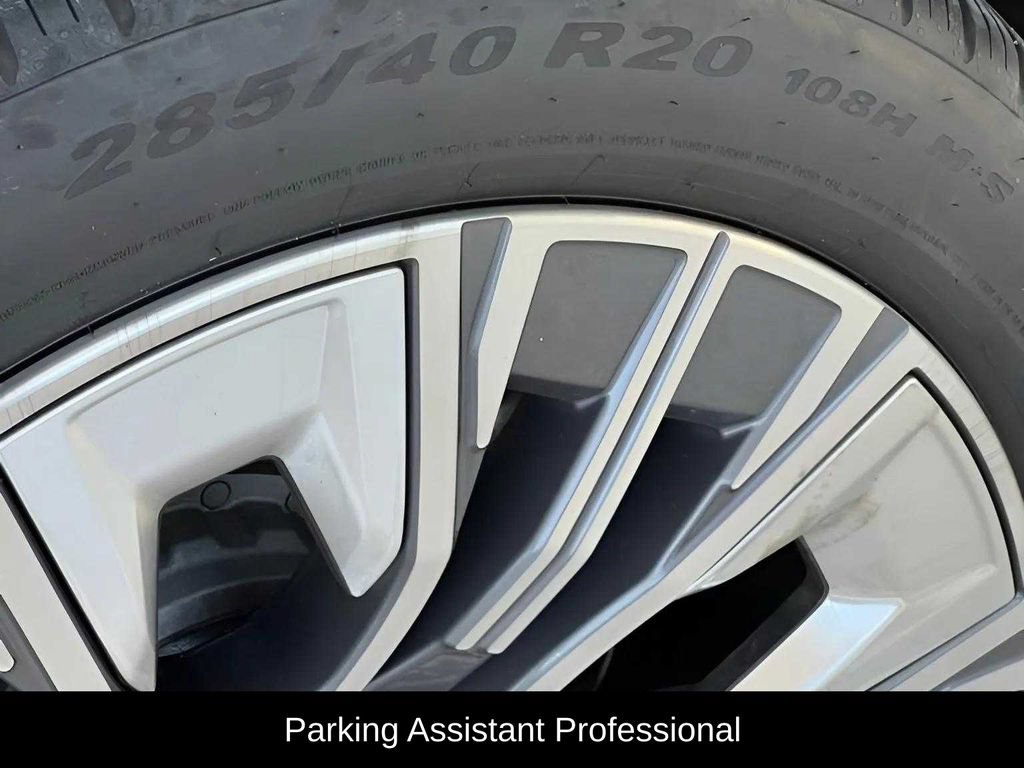 Used 2024 BMW i7 xDrive60 AWD/4WD image 15