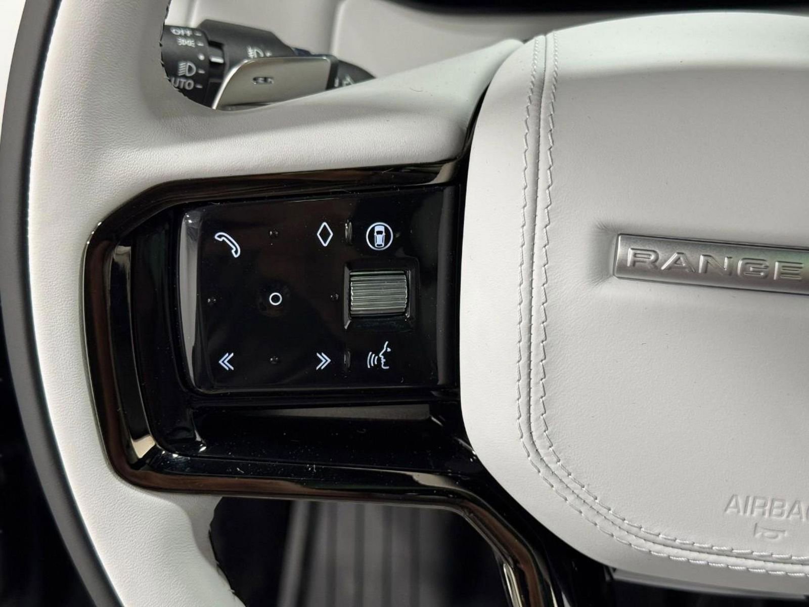 New 2026 Land Rover Range Rover Sport Dynamic SE image 30