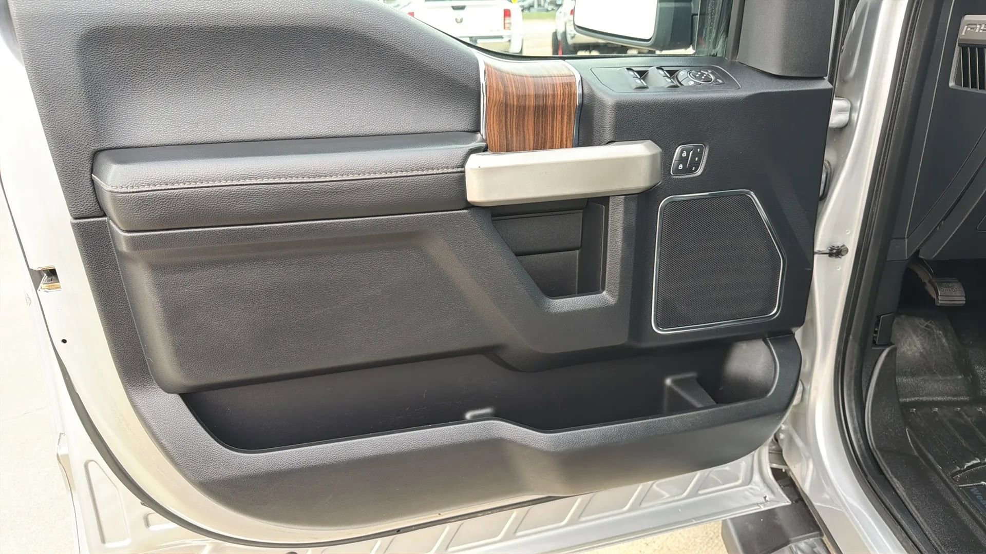 Used 2017 Ford F150 Lariat w/ Equipment Group 502A Luxury image 94