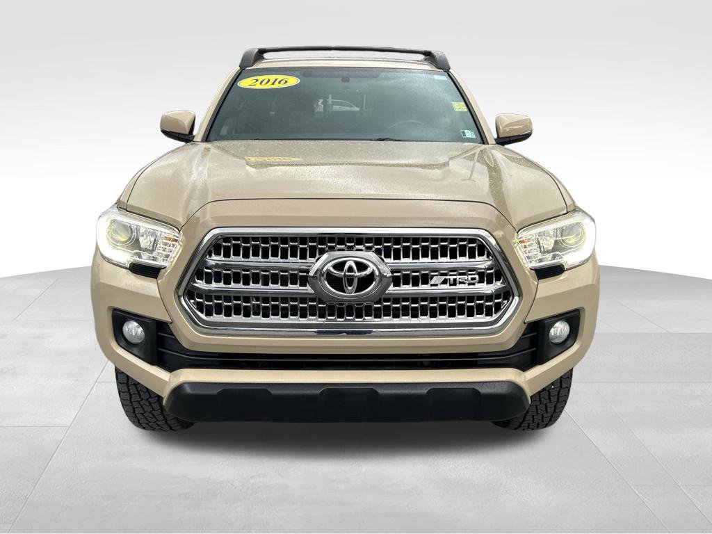 Used 2016 Toyota Tacoma TRD Off-Road w/ Premium & Technology Package AWD/4WD image 8