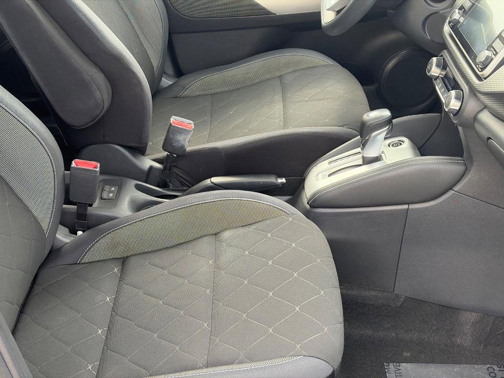 Used 2018 Nissan Kicks SV image 17