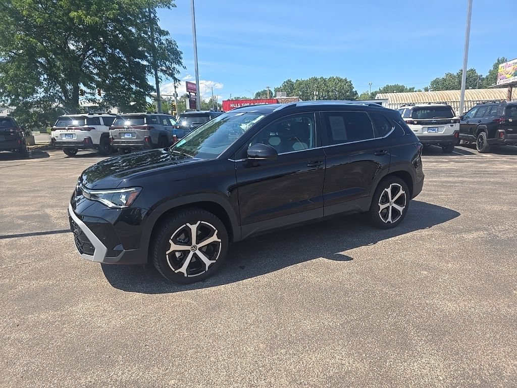 Used 2025 Volkswagen Taos SEL AWD/4WD image 4