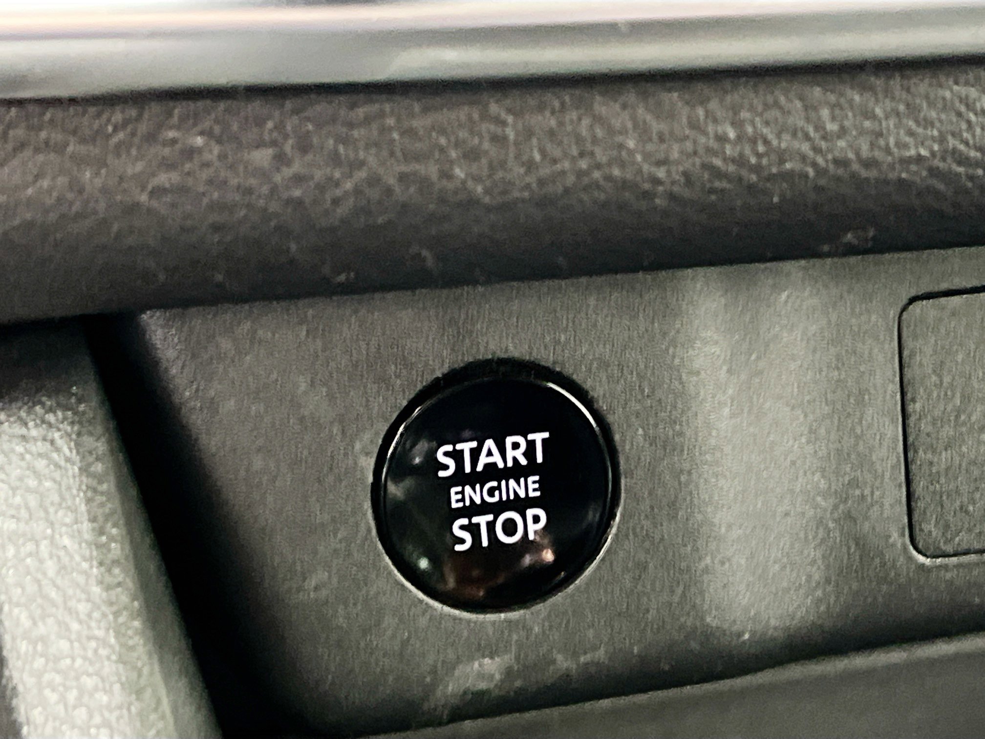 Used 2024 Nissan Rogue SV image 24