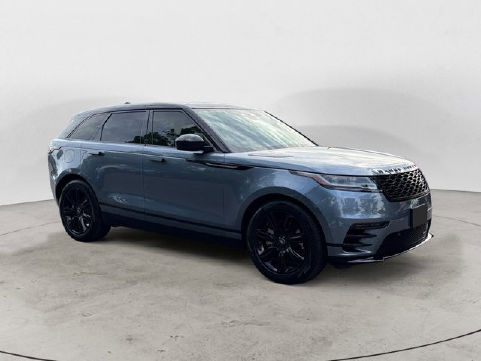 Certified 2022 Land Rover Range Rover Velar R-Dynamic S image 2