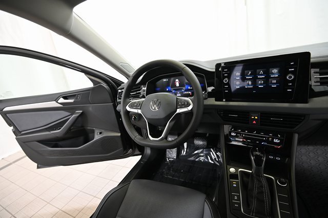 New 2025 Volkswagen Jetta SE image 24