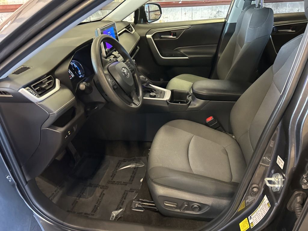 Used 2025 Toyota RAV4 XLE image 18