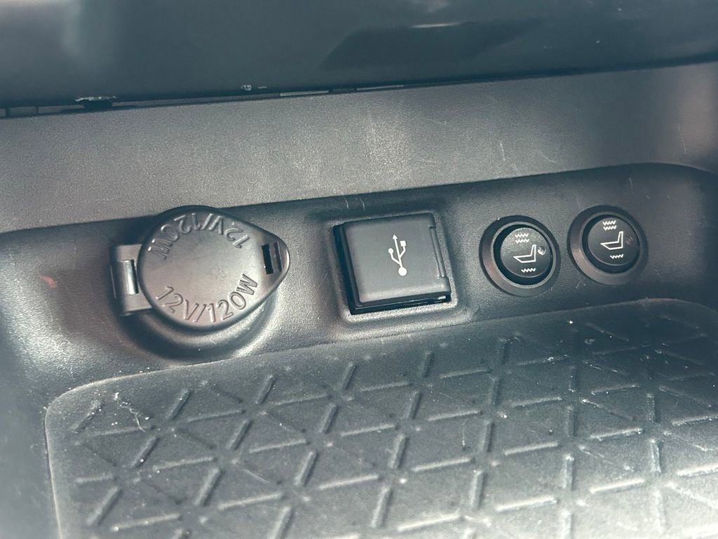 Used 2020 Toyota RAV4 XLE Premium FWD image 29