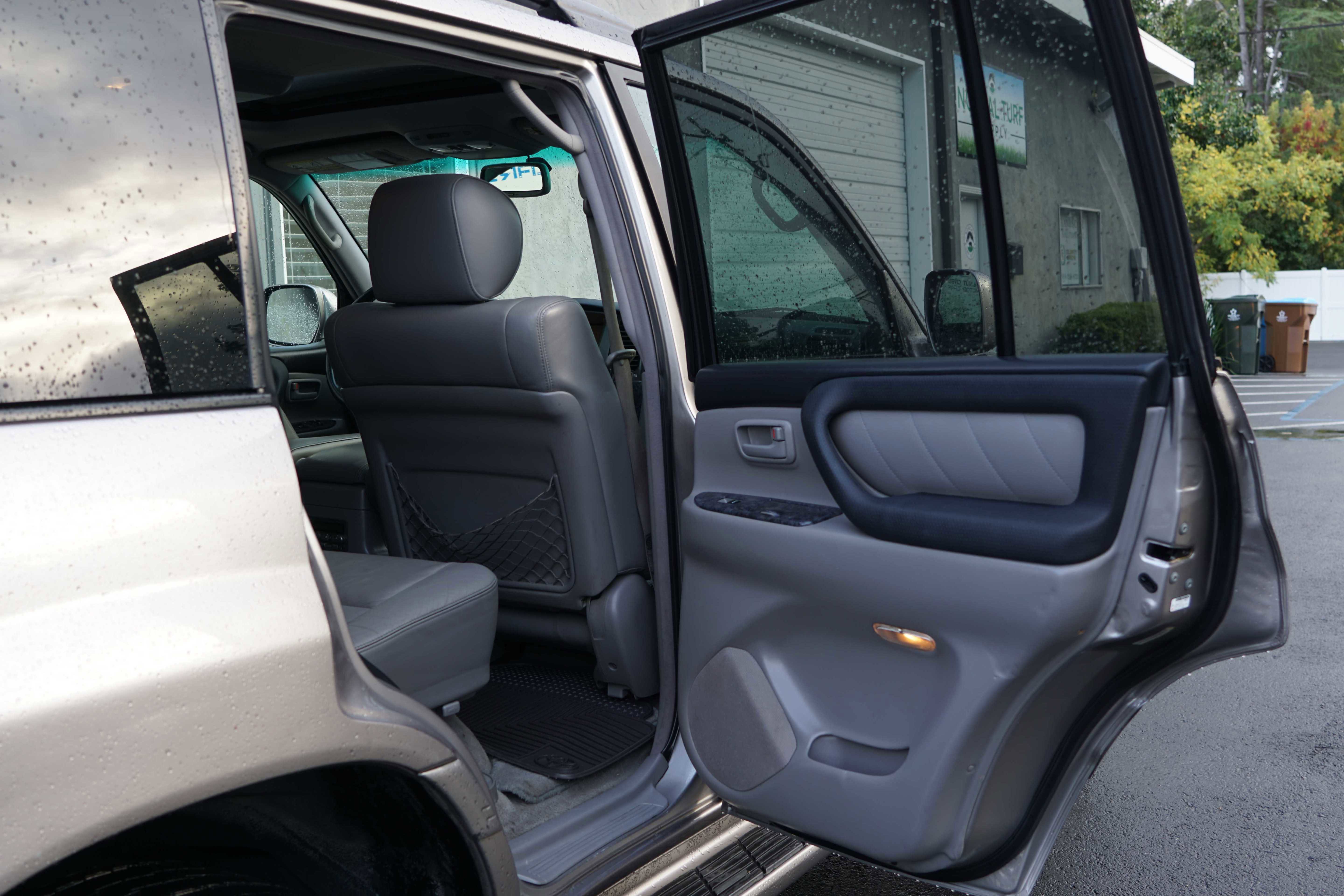 Used 2004 Toyota Land Cruiser image 29