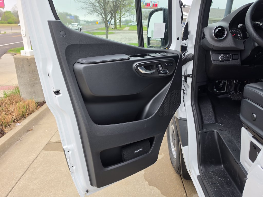 New 2026 Mercedes-Benz Sprinter 2500 image 9