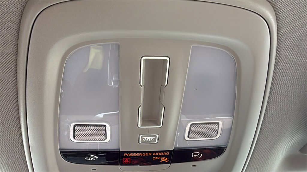 Certified 2025 Volvo XC90 B6 Plus image 21