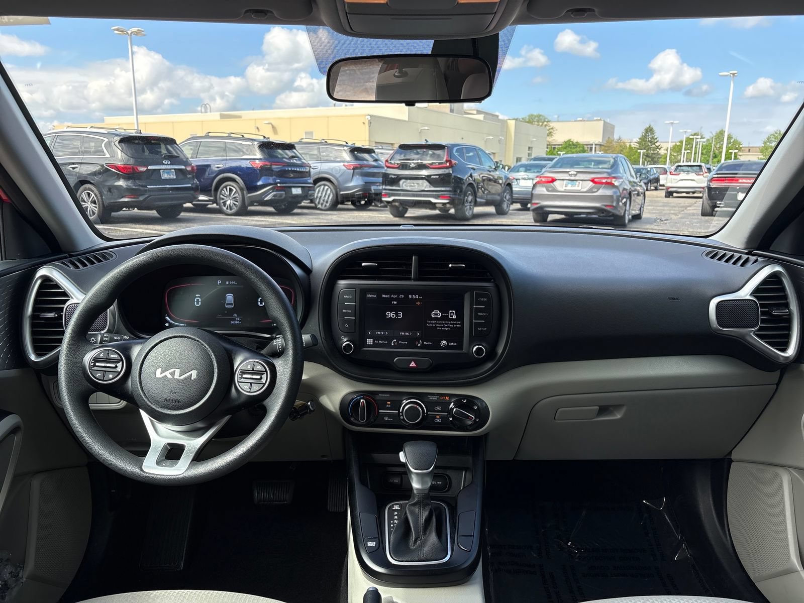 Used 2025 Kia Soul LX w/ LX Technology Package FWD image 12