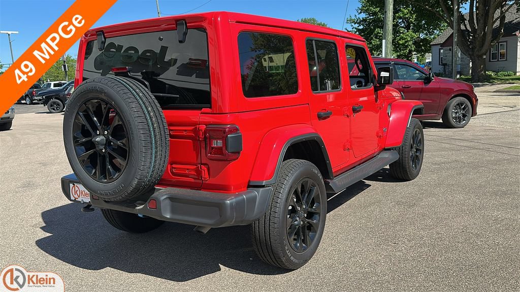 Used 2025 Jeep Wrangler Unlimited Sahara AWD/4WD image 8
