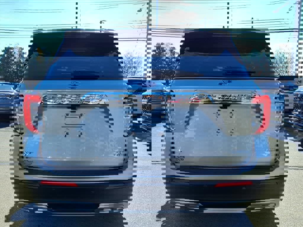 Certified 2023 Ford Explorer XLT w/ Equipment Group 202A image 7
