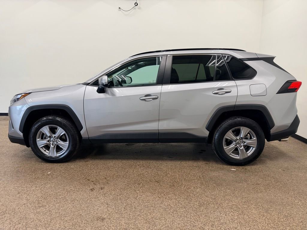 Used 2022 Toyota RAV4 XLE w/ Convenience Package AWD/4WD image 3