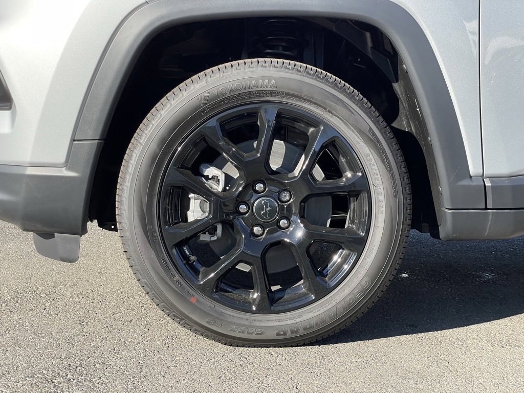 New 2026 Jeep Compass Latitude image 11