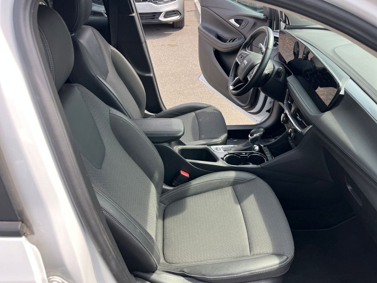 Used 2025 Buick Encore GX Preferred image 27