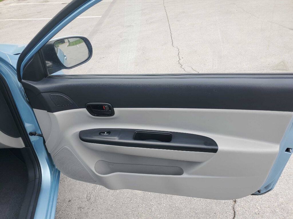 Used 2010 Hyundai Accent GS w/ Premium Pkg 3 FWD image 17