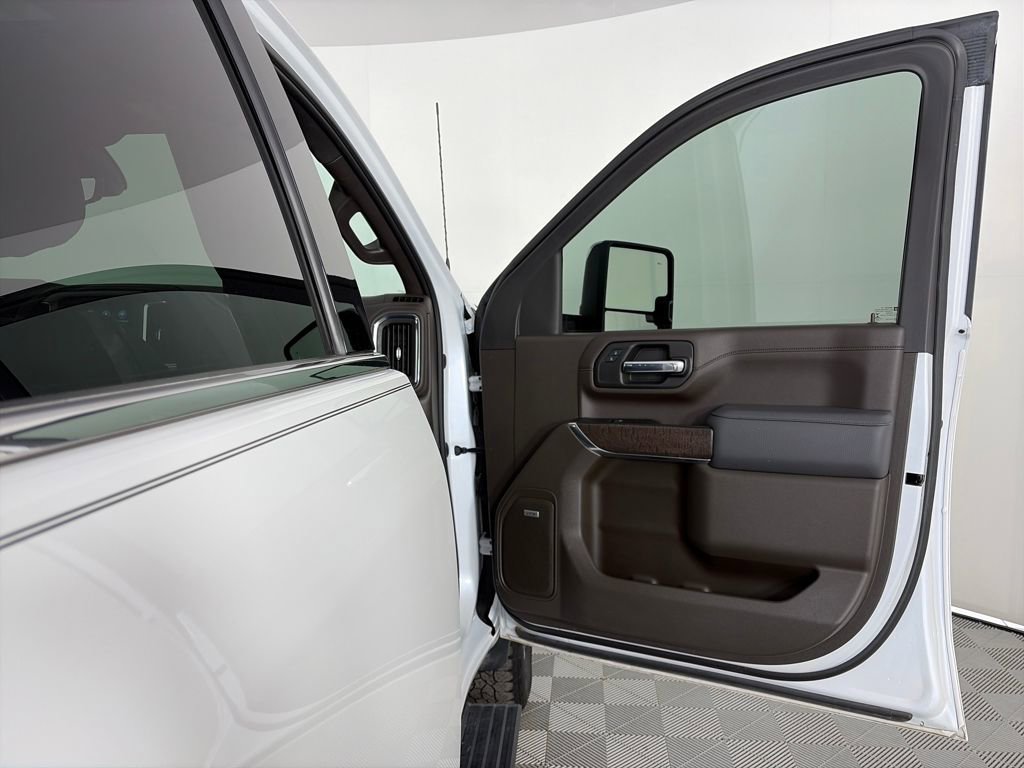 Used 2023 GMC Sierra 2500 Denali w/ Denali Ultimate Package image 30
