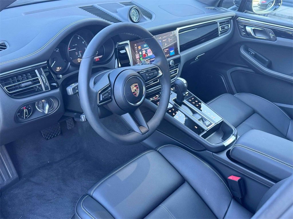 New 2025 Porsche Macan AWD/4WD image 4