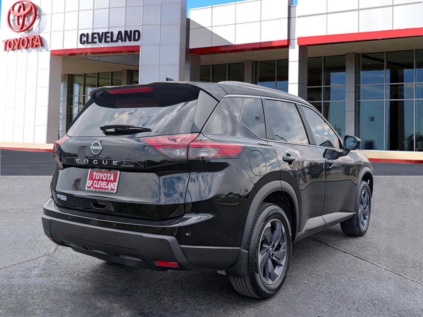 Used 2026 Nissan Rogue SV w/ SV Premium Package image 7