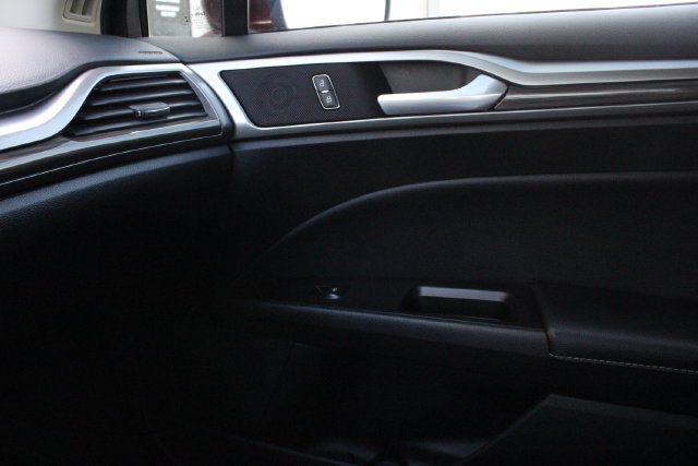 Used 2019 Ford Fusion SEL FWD image 19