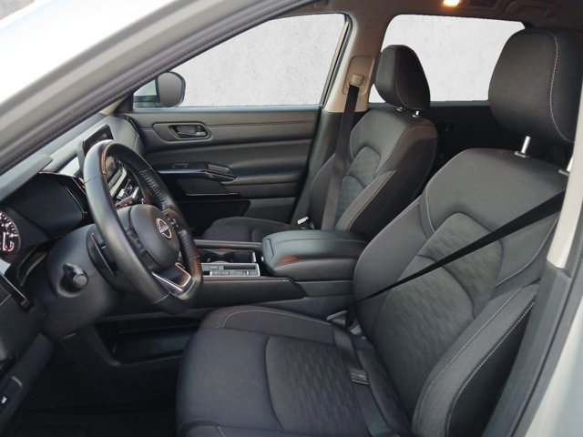 Used 2025 Nissan Pathfinder SV FWD image 12