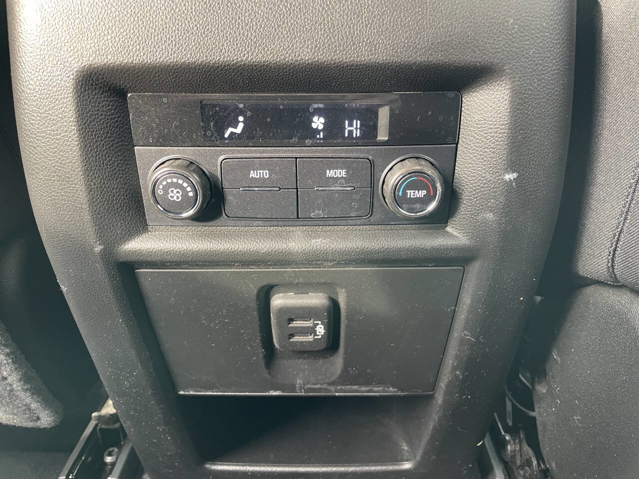 Used 2022 Chevrolet Traverse LT image 30