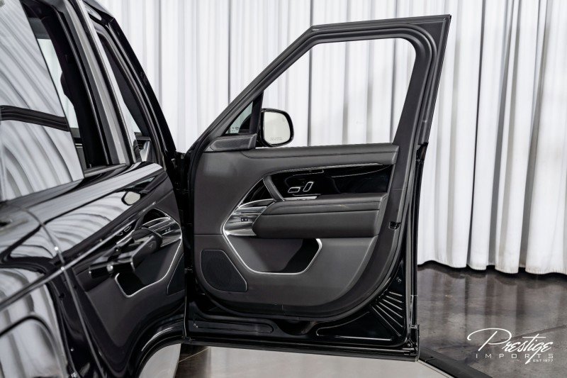 Used 2025 Land Rover Range Rover SE image 36