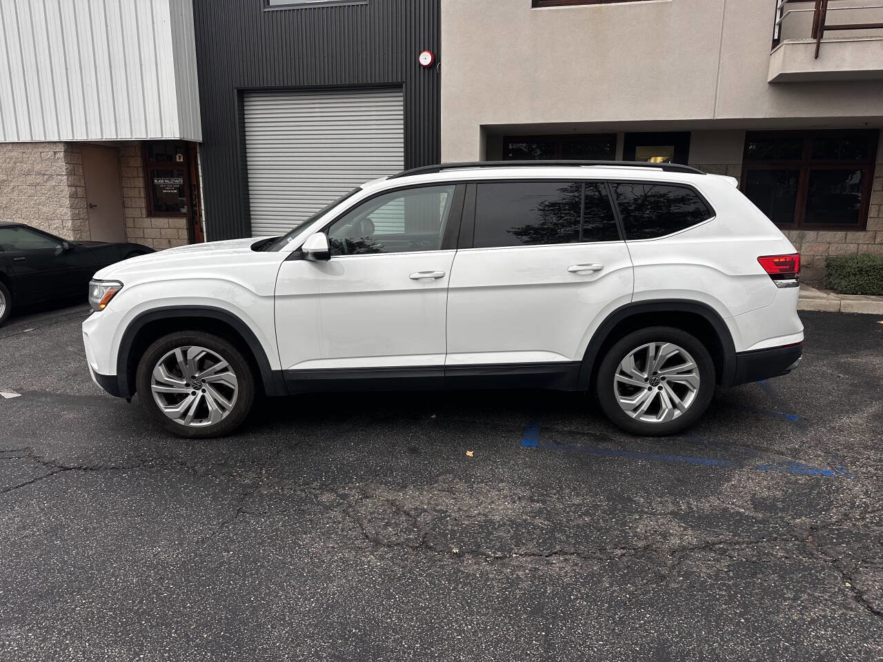 Used 2021 Volkswagen Atlas SE w/ Panoramic Sunroof Package image 2
