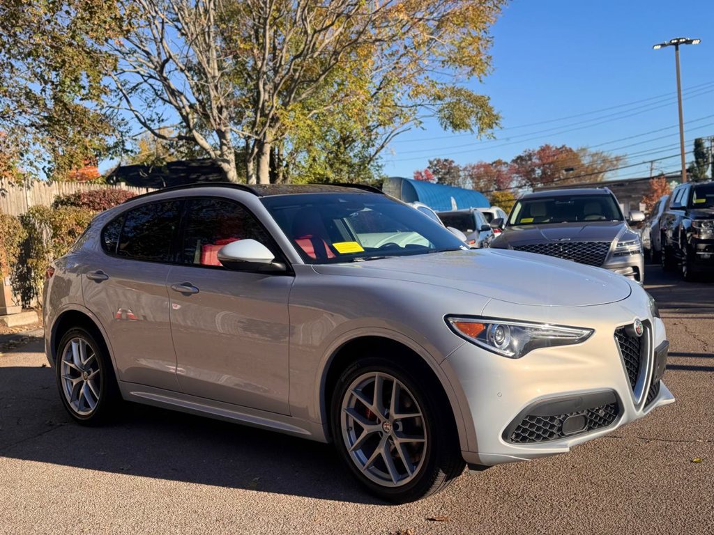 Used 2020 Alfa Romeo Stelvio Ti Sport w/ Quick Order Package 22S Sport AWD/4WD image 8