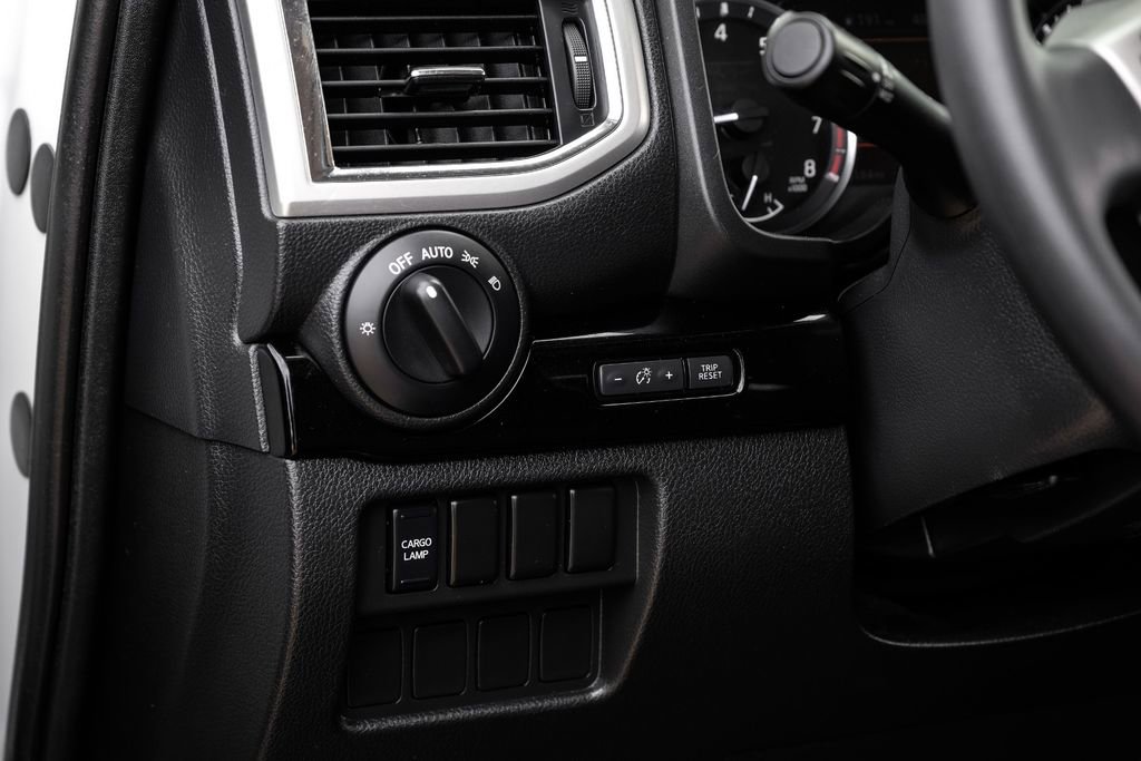 Used 2021 Nissan Titan SV image 25