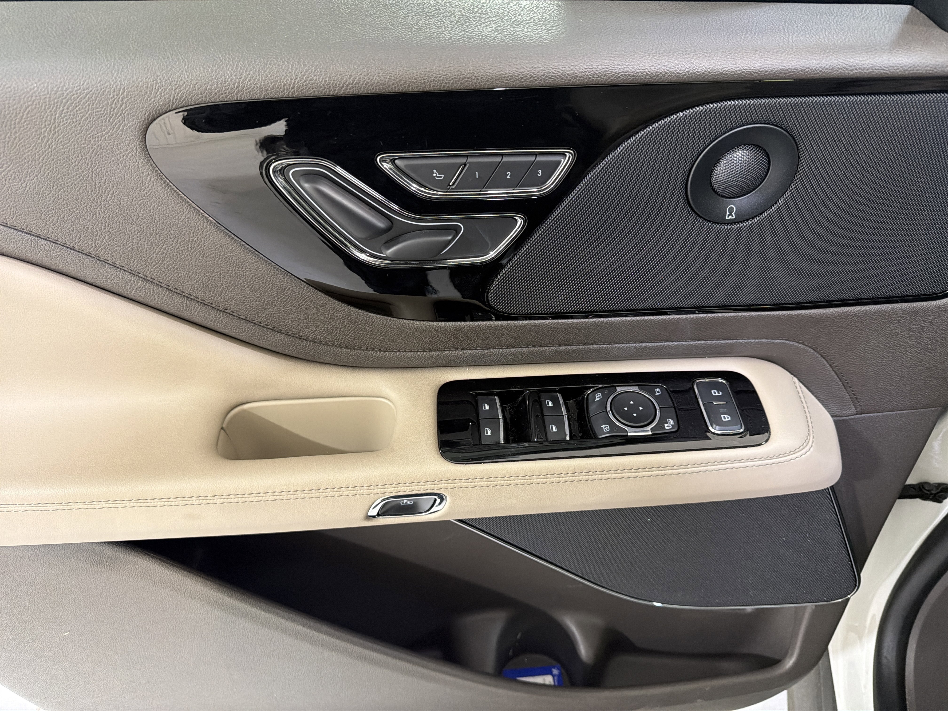 Used 2024 Lincoln Aviator Reserve w/ Elements Package Plus image 16