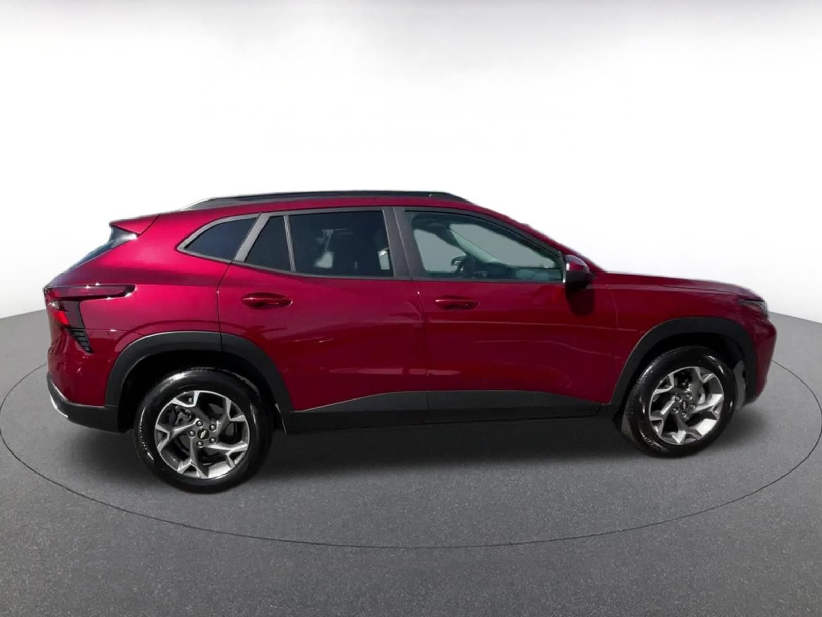 Used 2025 Chevrolet Trax LT FWD image 15