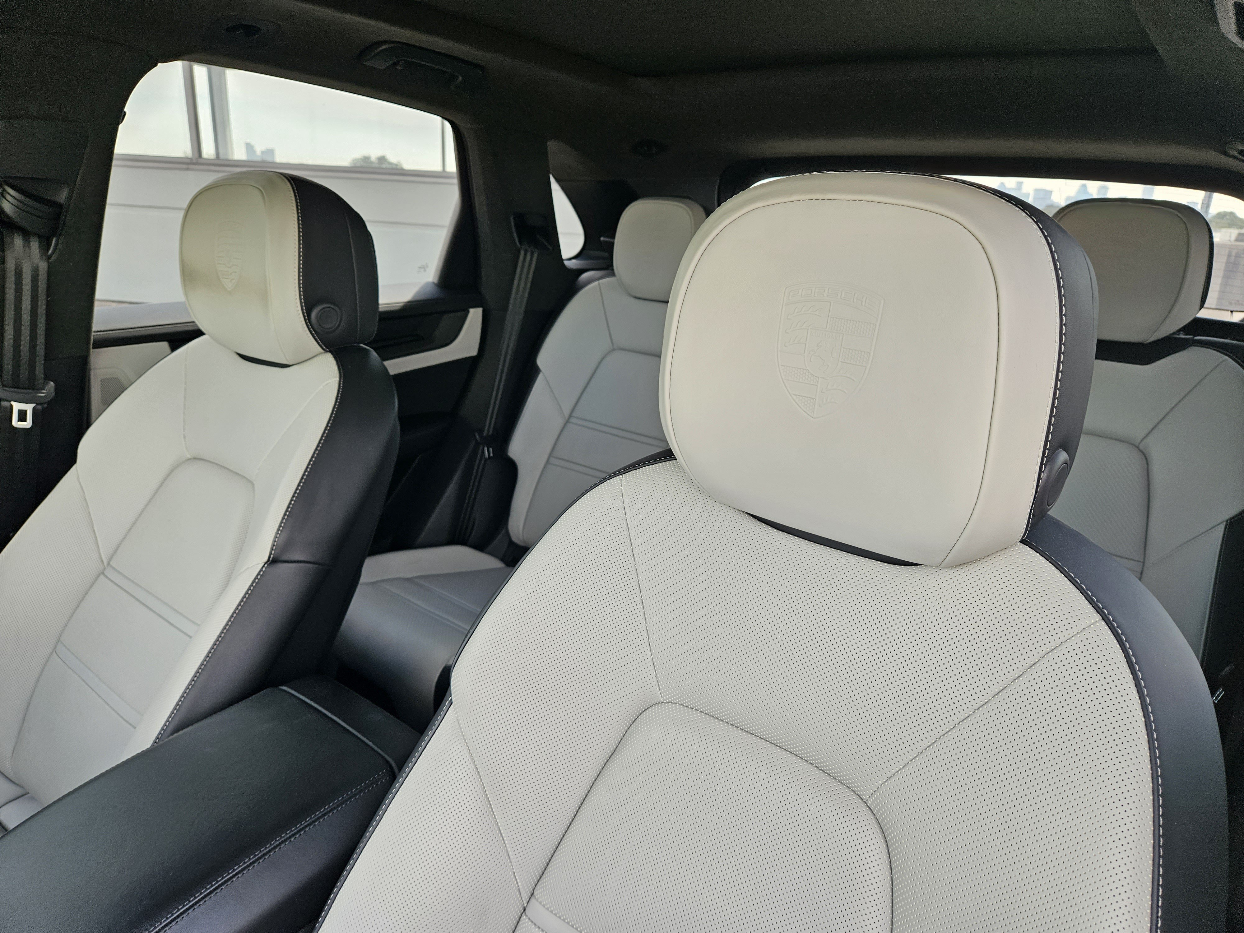 Certified 2025 Porsche Cayenne GTS AWD/4WD image 6