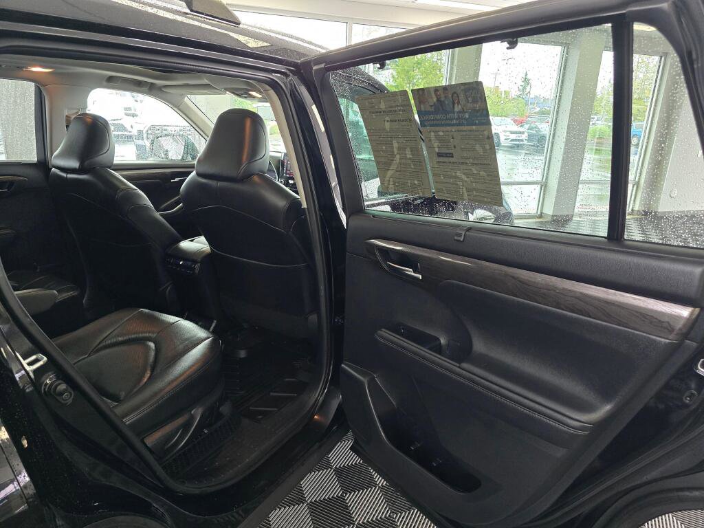 Used 2021 Toyota Highlander Platinum image 42