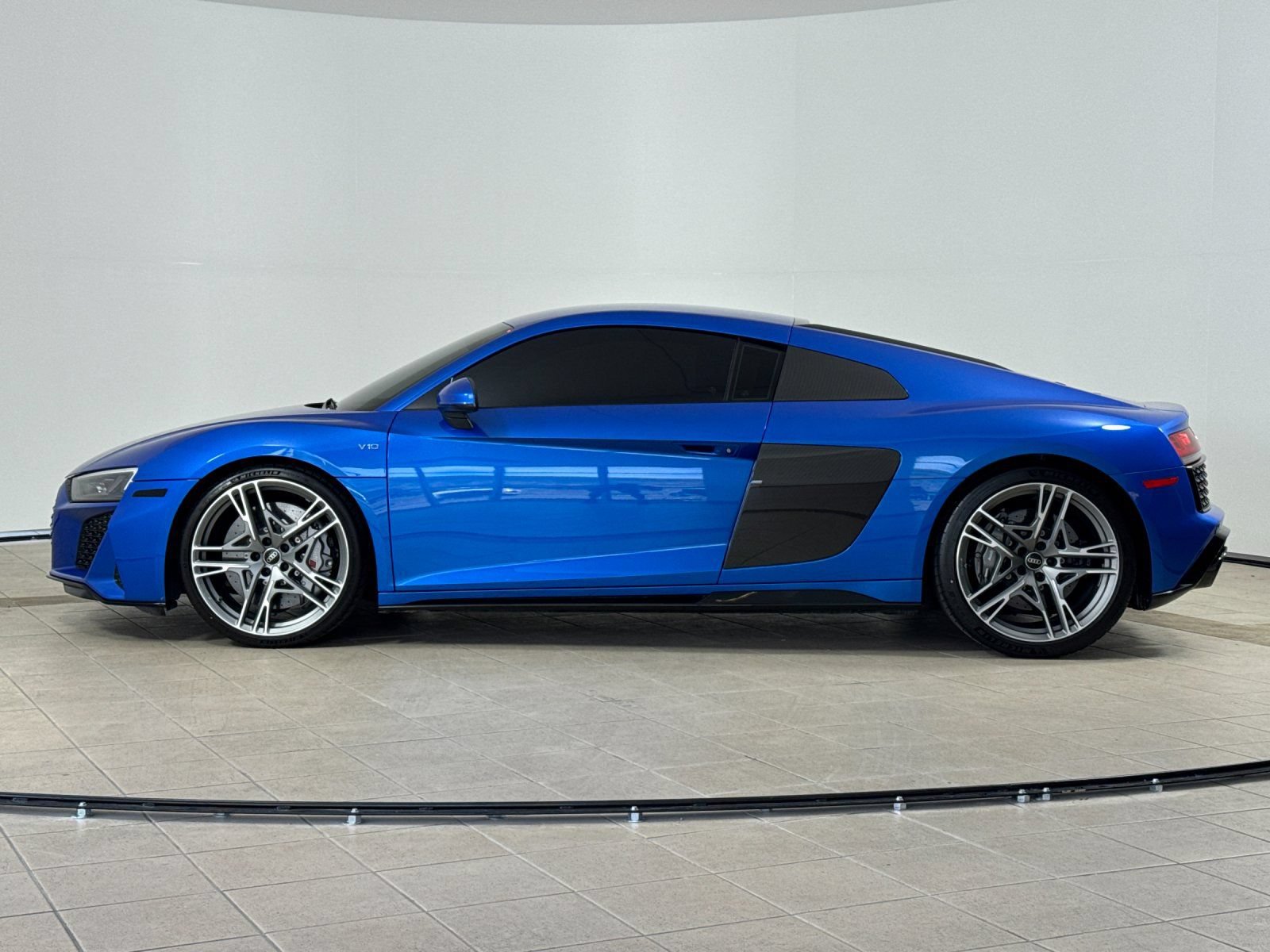 Used 2023 Audi R8 V10 performance w/ Dynamic Package RWD image 3