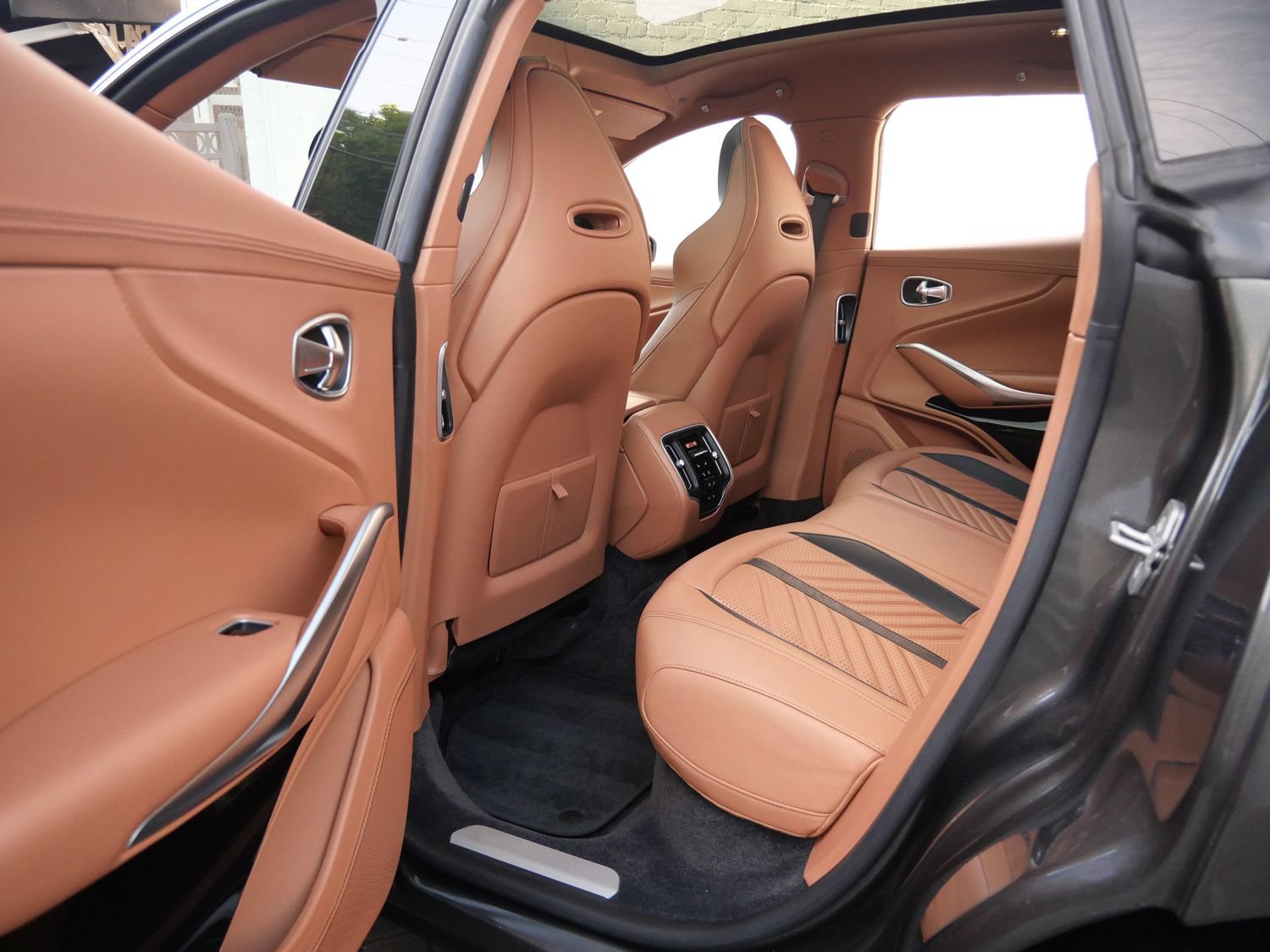 Used 2023 Aston Martin DBX 707 AWD/4WD image 16
