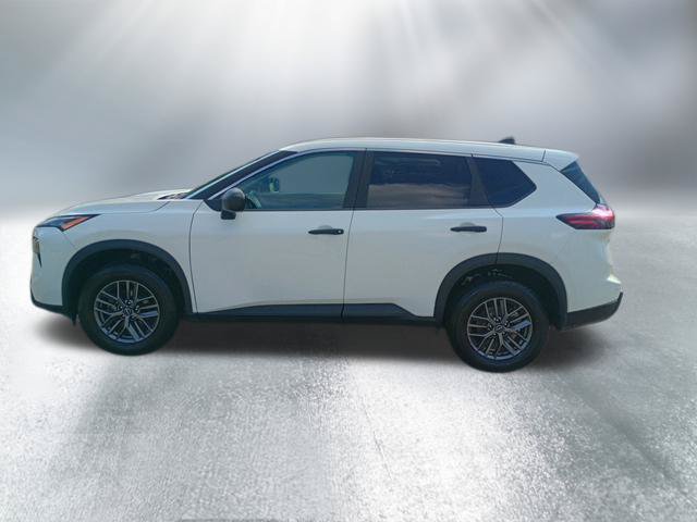 Used 2024 Nissan Rogue S AWD/4WD image 2