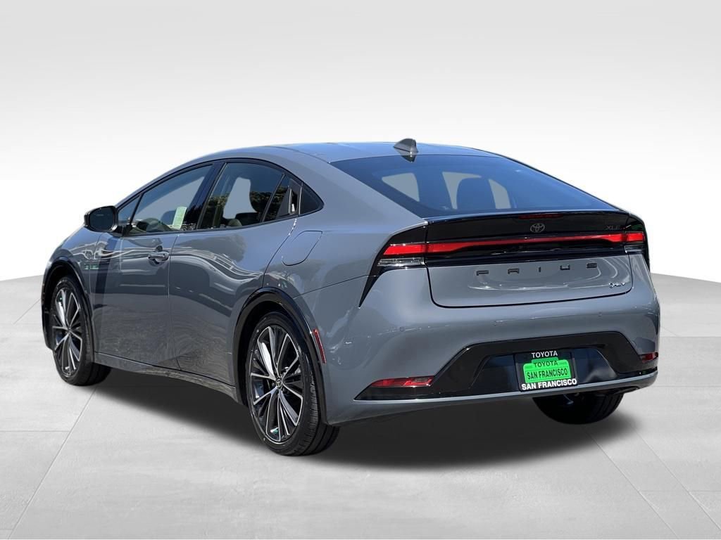 Used 2024 Toyota Prius XLE image 3