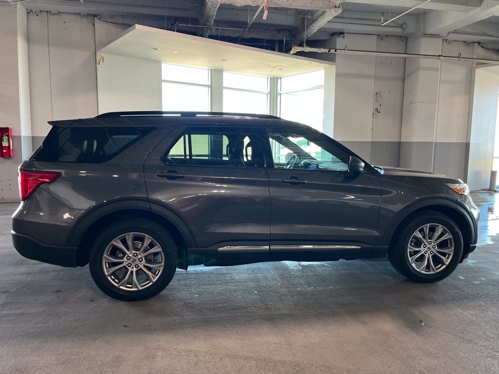 Used 2020 Ford Explorer XLT w/ Equipment Group 202A AWD/4WD image 13