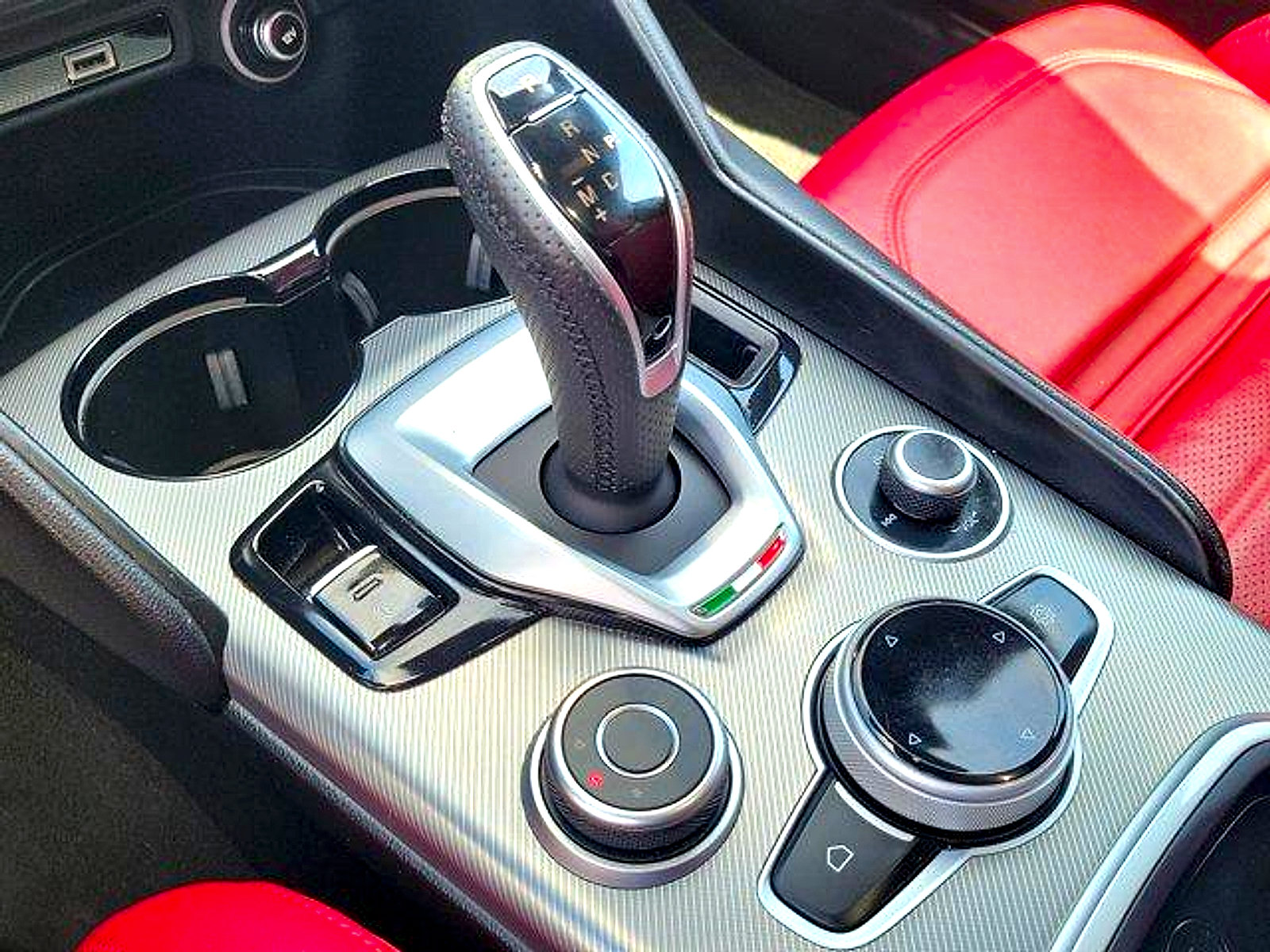 Used 2023 Alfa Romeo Giulia Veloce RWD image 39
