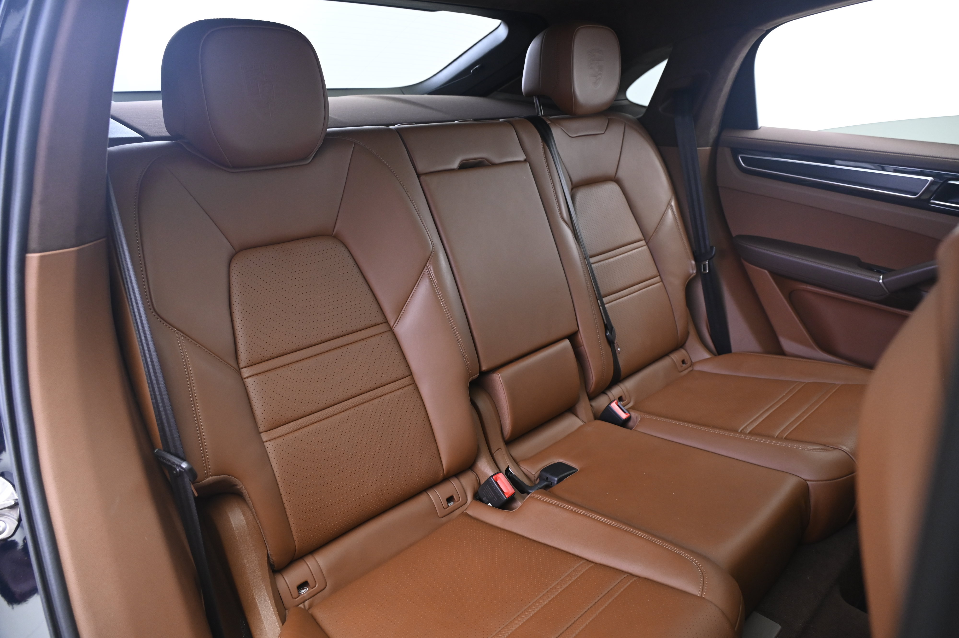 Certified 2023 Porsche Cayenne GTS AWD/4WD image 19
