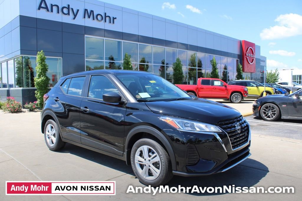 New 2025 Nissan Kicks Play S