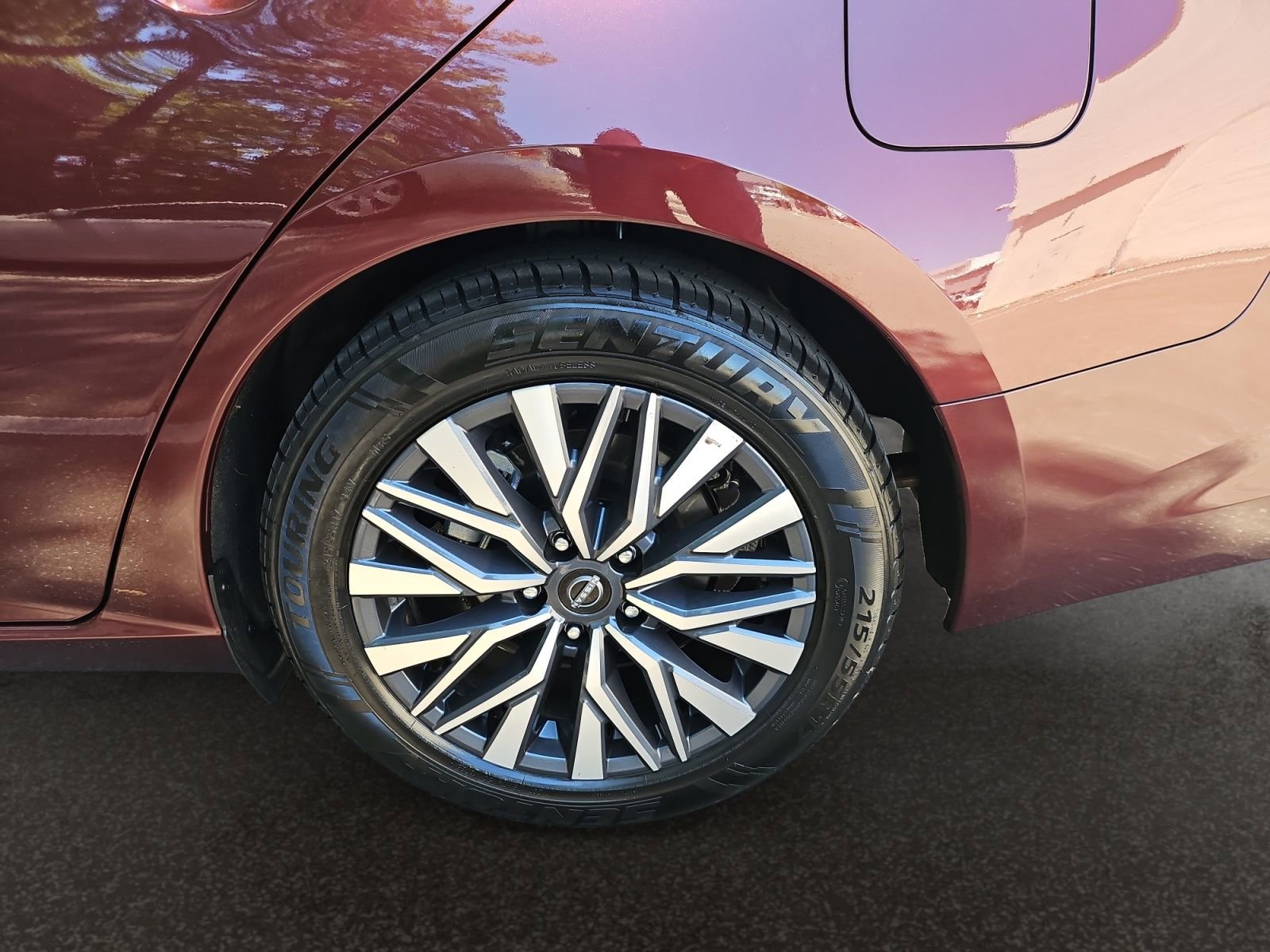 Used 2025 Nissan Altima 2.5 SV FWD image 40