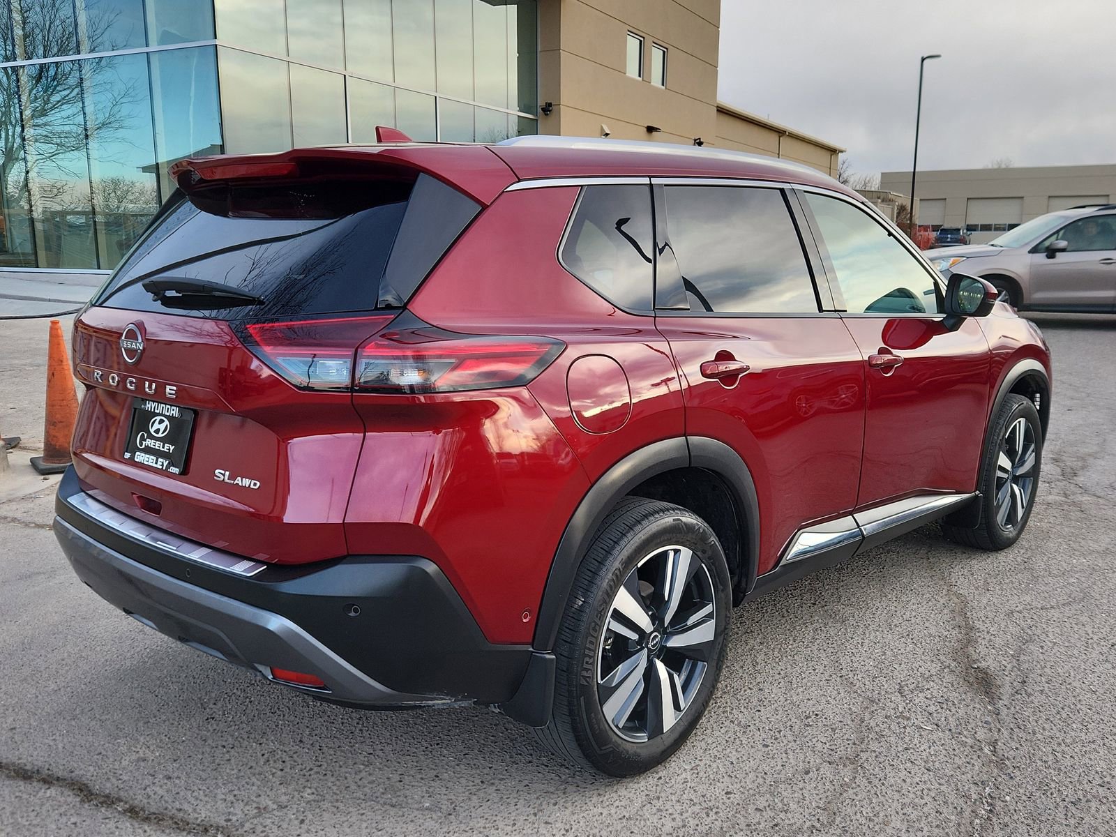 Used 2023 Nissan Rogue SL w/ SL Premium Package image 5