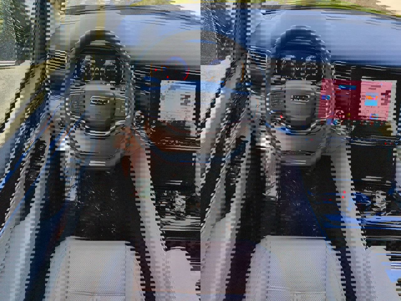 Certified 2024 Jeep Wagoneer L 4WD w/ Premium Group I image 15