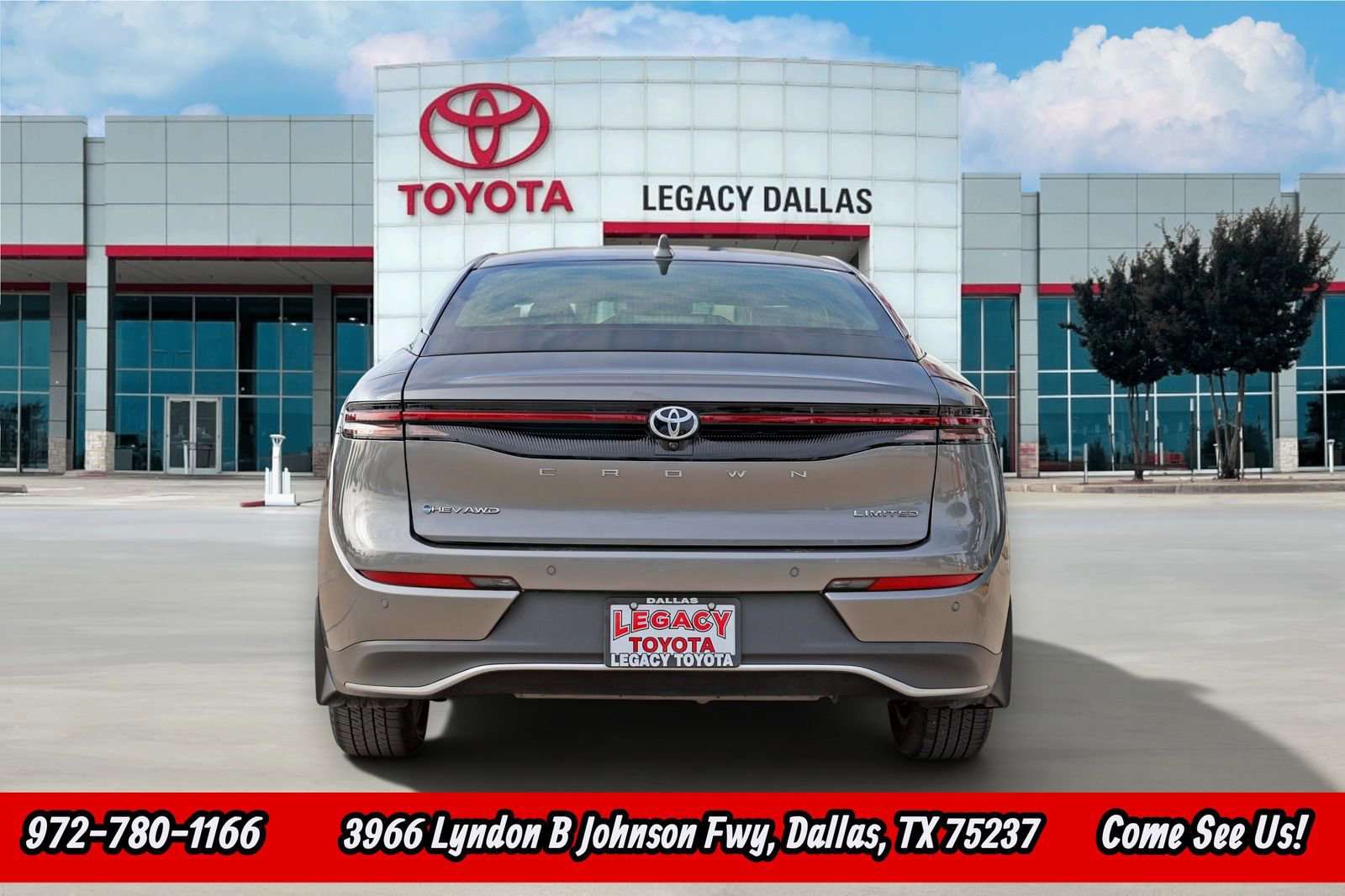 Used 2024 Toyota Crown AWD/4WD image 8