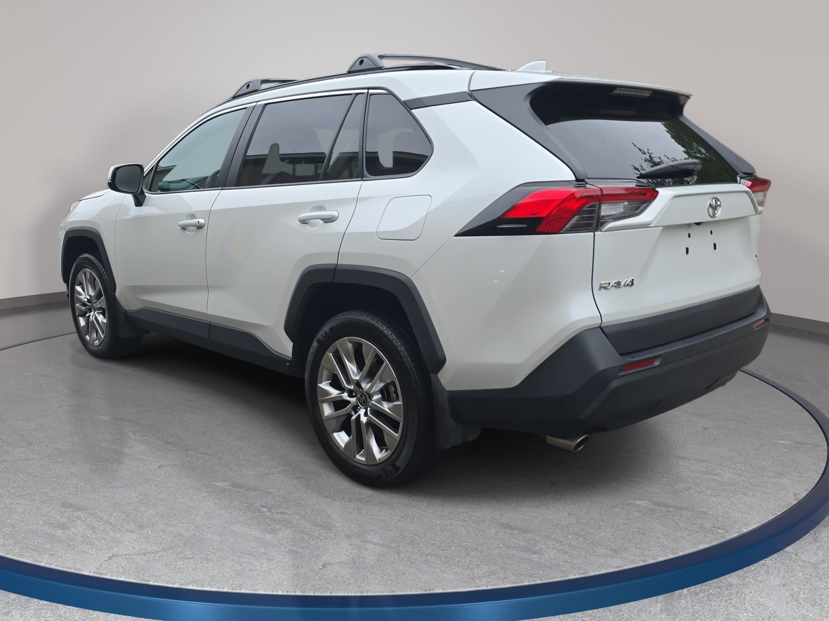 Used 2024 Toyota RAV4 XLE Premium FWD image 7
